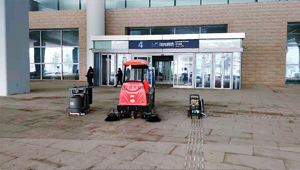 机场使用庆杰驾驶式洗地机