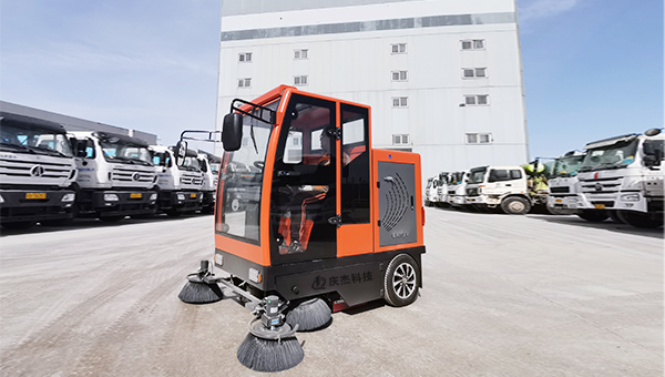 吸尘扫地车-清扫车-大型混凝土企业采购庆杰驾驶式扫地机